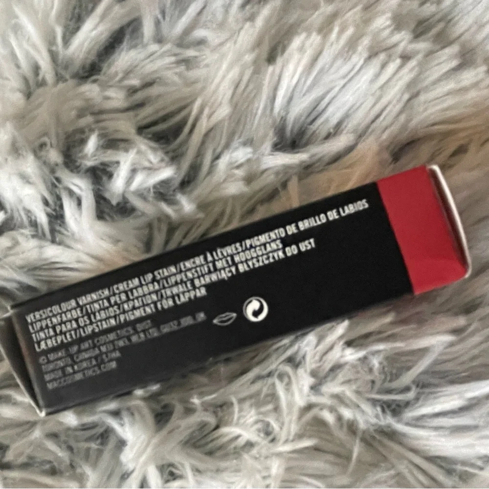 NIB MAC Versicolour Varnish Cream Lip Stain in STUCK IN LOVE❤️ - Picture 5 of 7